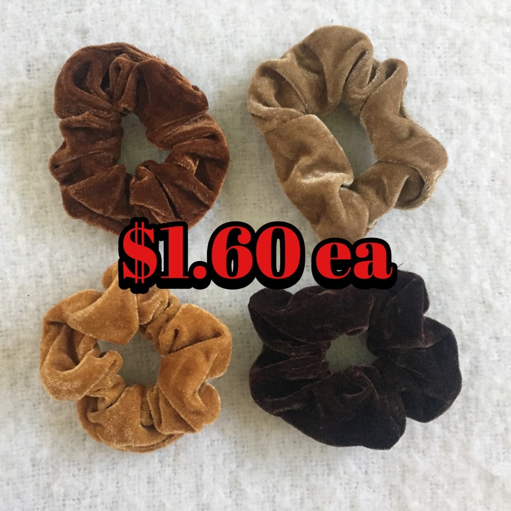 💘NEW SCRUNCHIES💘